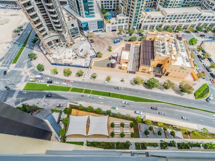 Downtown Decadence : A 1br Urban Sanctuary Dubai