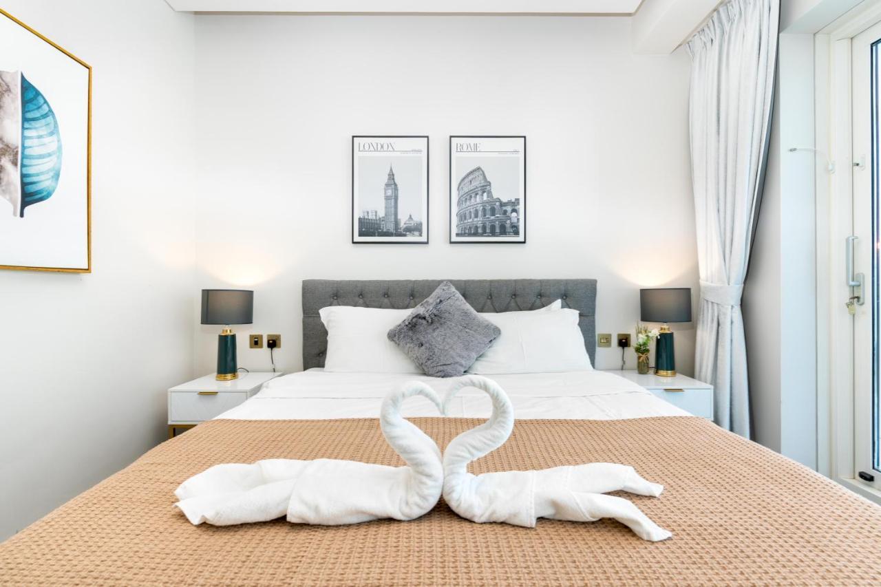 White Sage - Fendi With Full Palm Jumeirah View Apartment Dubai