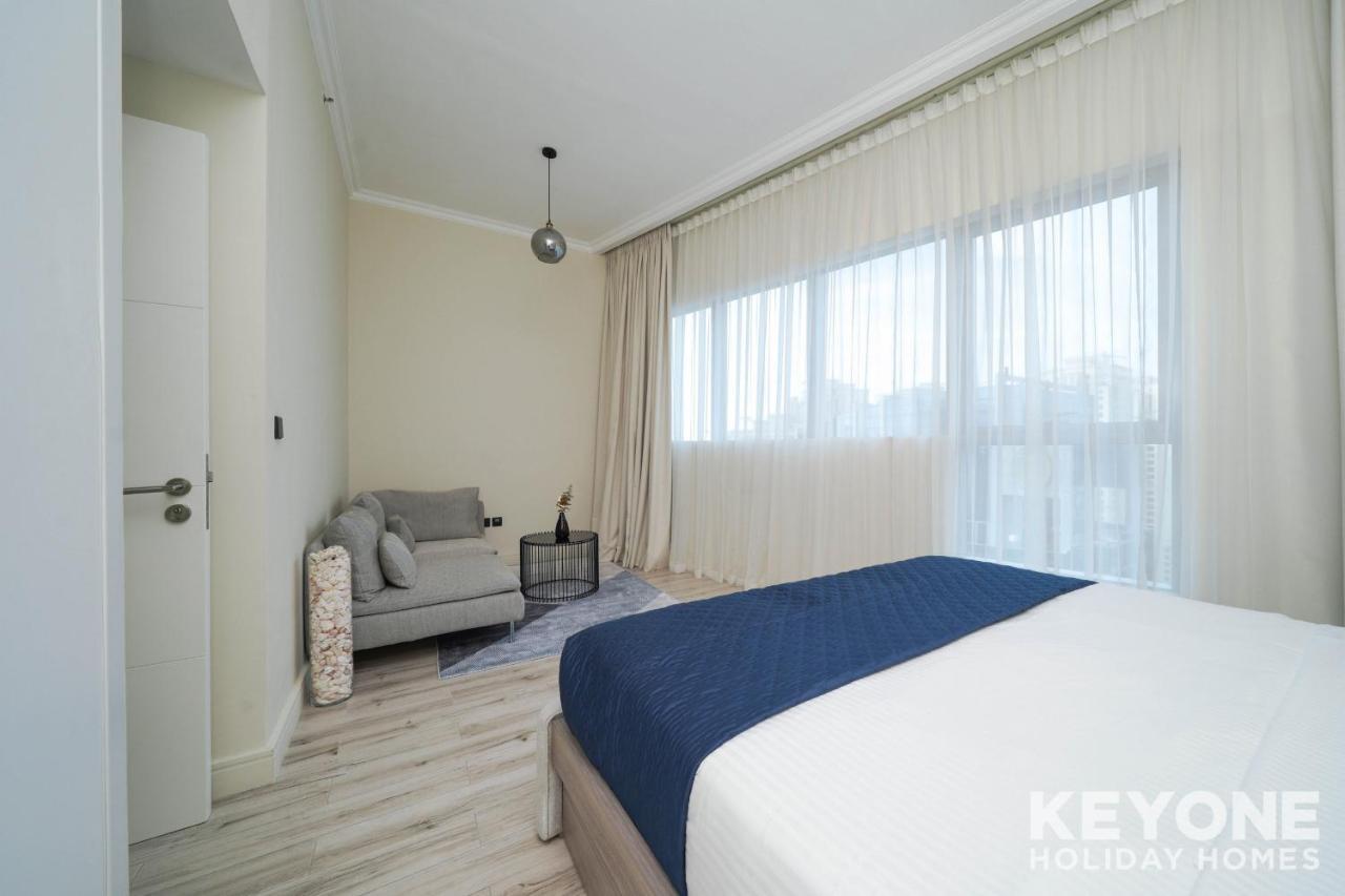 Contemporary Two Bedroom With Full Marina View Dubai