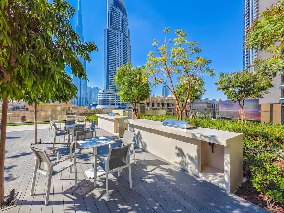 Downtown Decadence : A 1br Urban Sanctuary