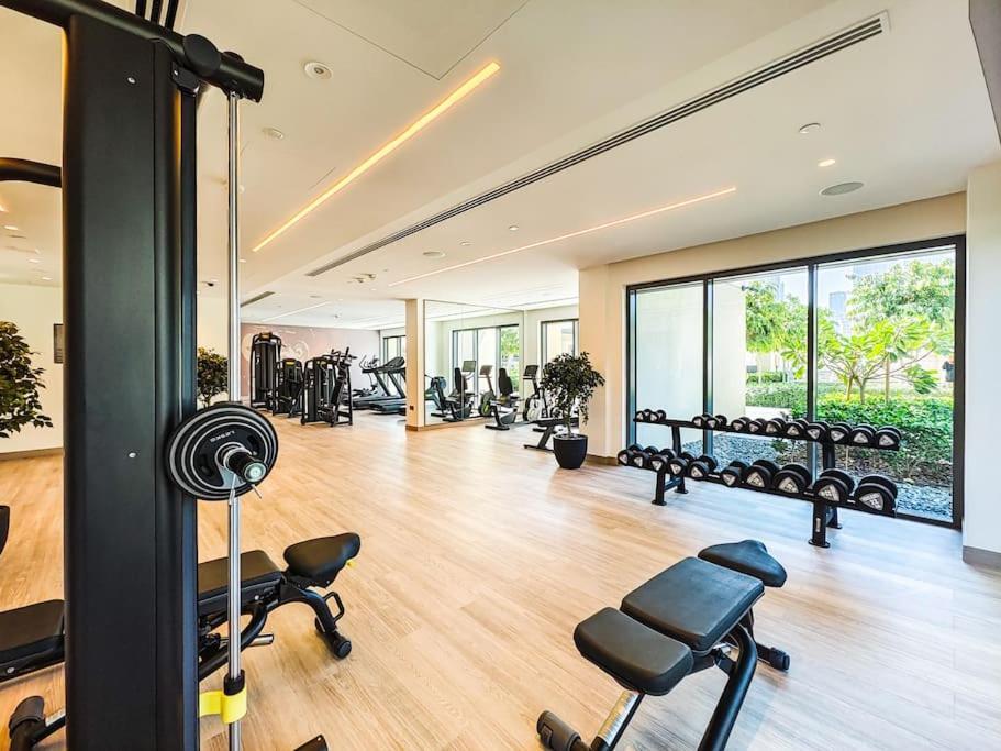 Downtown Decadence : A 1br Urban Sanctuary Apartment Dubai