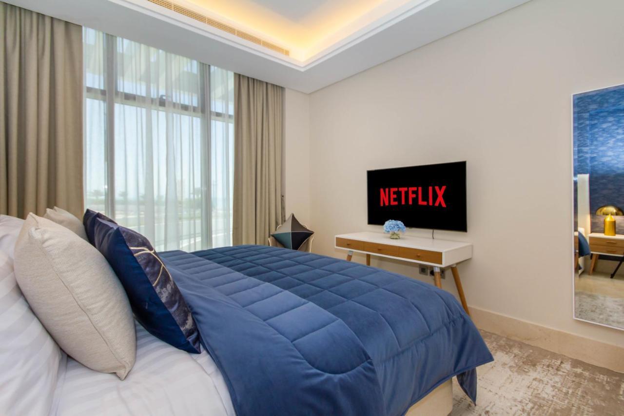 Apartment Bespoke Homes - Palm Jumeirah- 2 Bedroom Sea View With Pool & Access, The 8