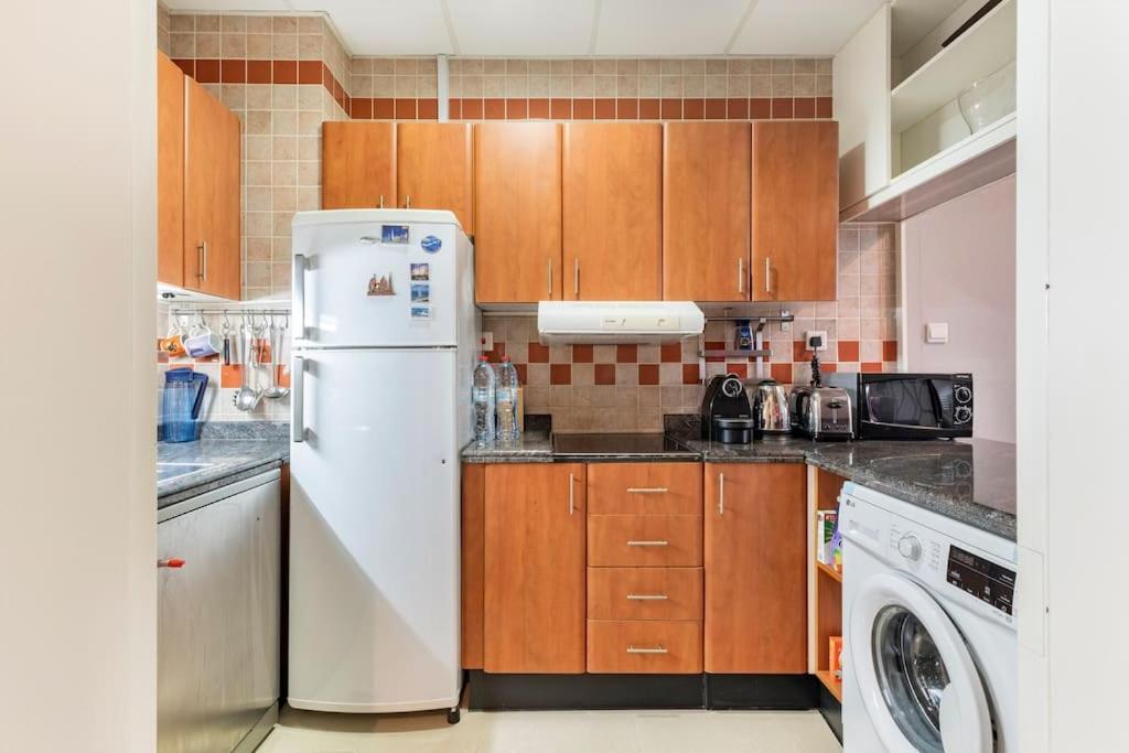 Apartment Near & Metro Dubai