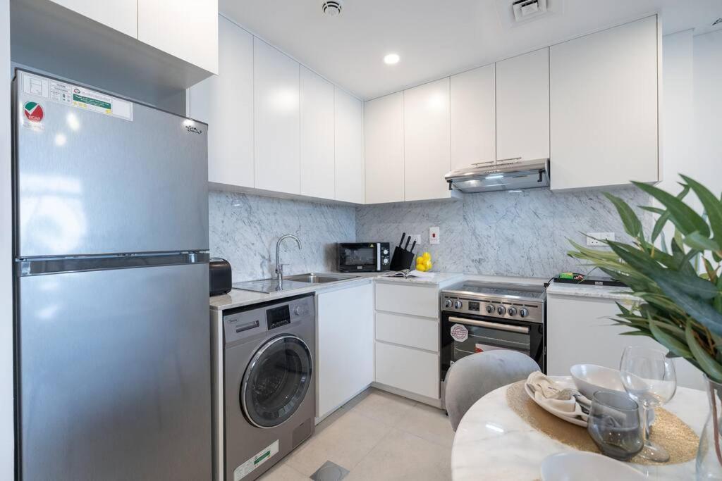 Vogue Jumeirah Living - Near Burj Al Arab & Apartment Dubai
