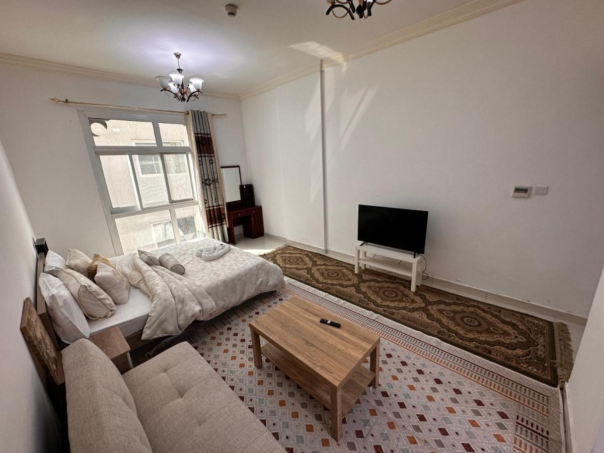 Daire Cute And Small Partitions For Girls In Dubai- Female Guests Only فتيات فقط *