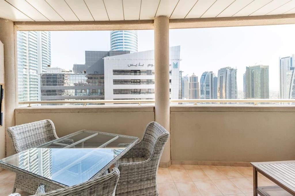 Apartment Near & Metro Dubai