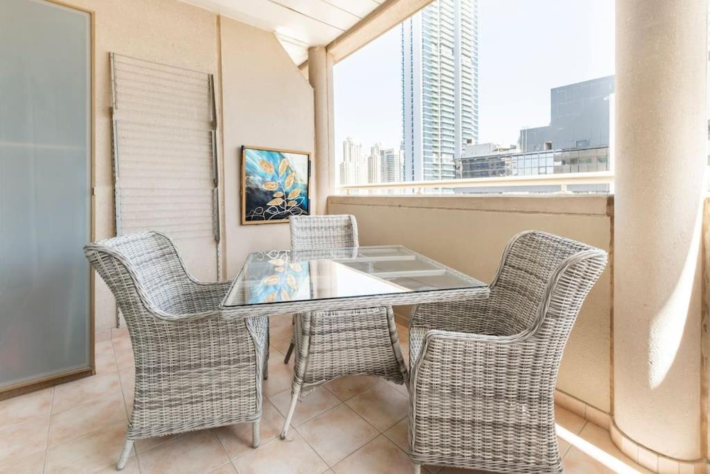 Near & Metro Apartment *