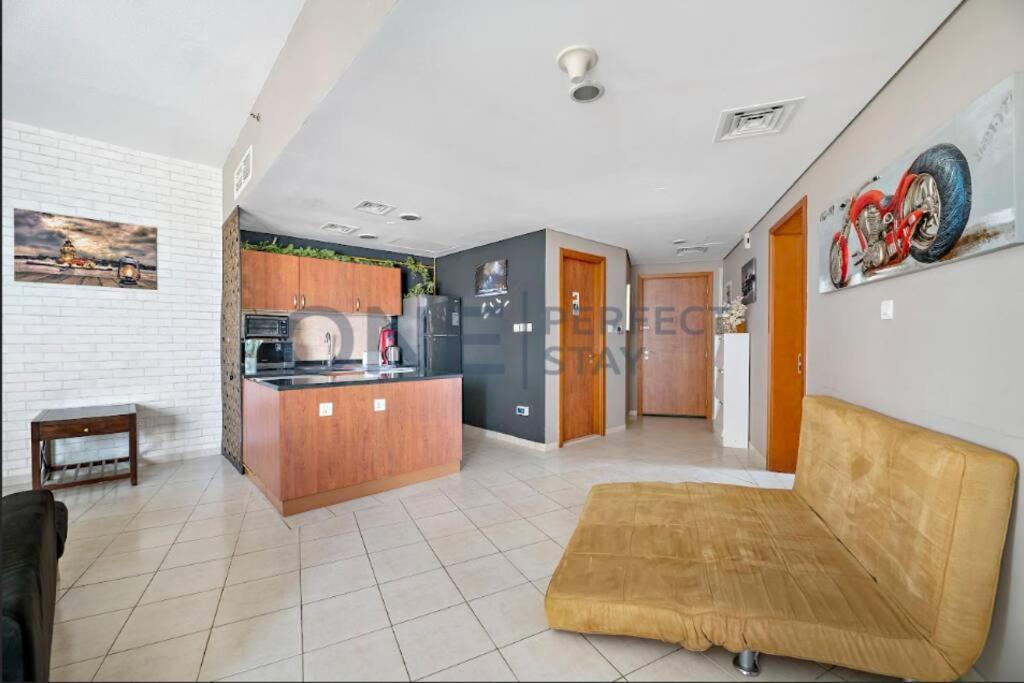 View Bills Included Fully Furnished Apartment *