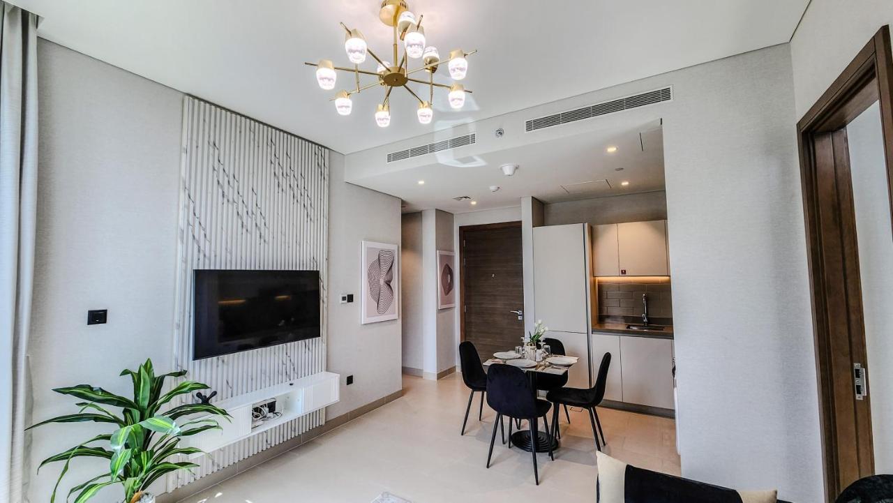 By Latinem Luxury 1br Study Cv B112 Near Burj Khalifa Dubai