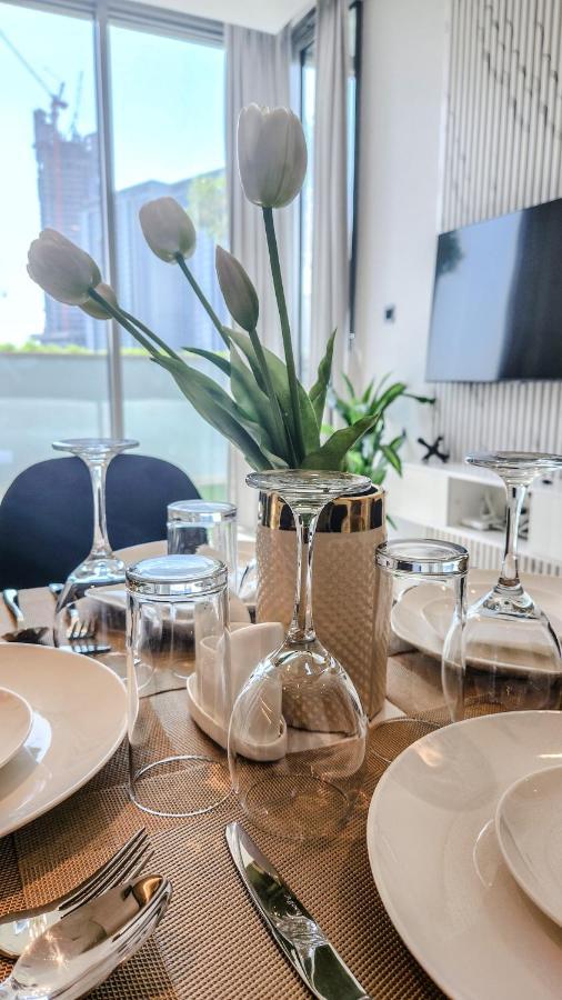 By Latinem Luxury 1br Study Cv B112 Near Burj Khalifa Dubai