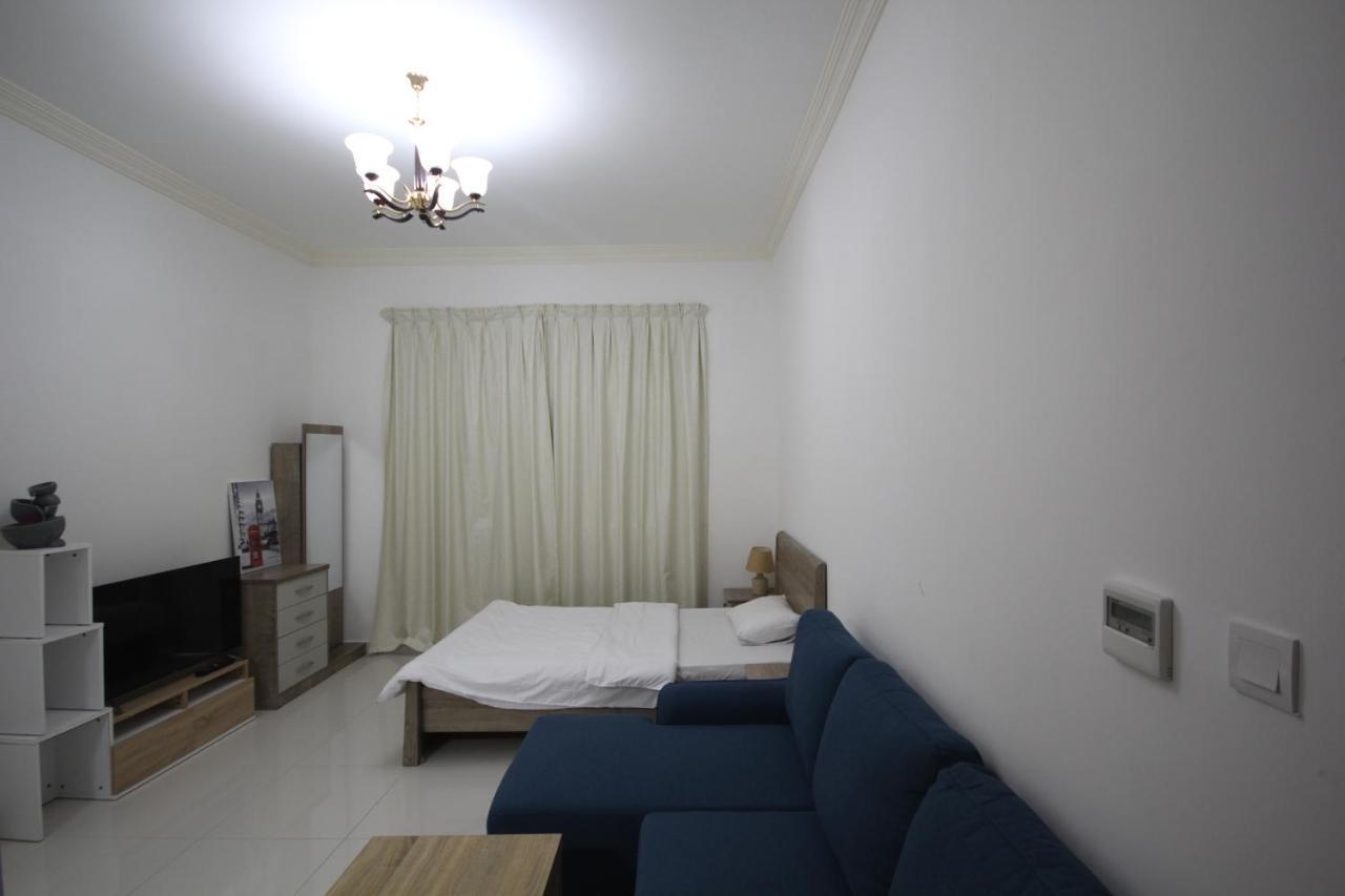 Daire Cute And Small Partitions For Girls In Dubai- Female Guests Only فتيات فقط