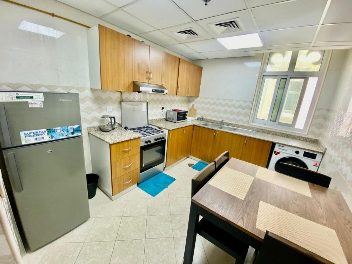 Cute And Small Partitions For Girls In Dubai- Female Guests Only فتيات فقط Daire *