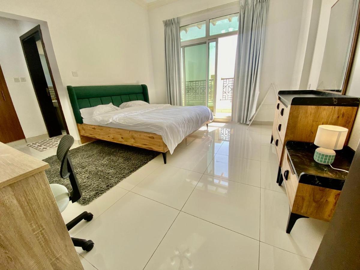 Cute And Small Partitions For Girls In Dubai- Female Guests Only فتيات فقط Daire Dubai