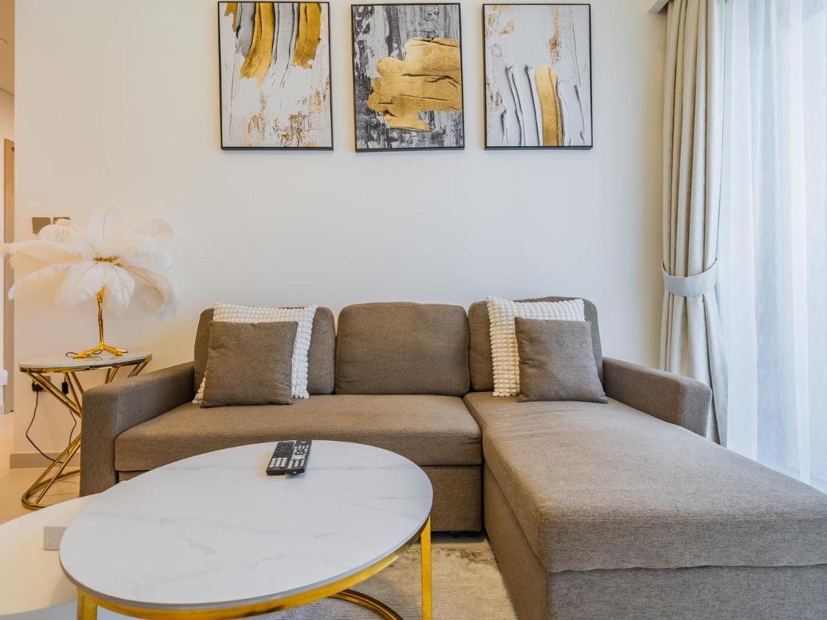 Downtown Decadence : A 1br Urban Sanctuary *