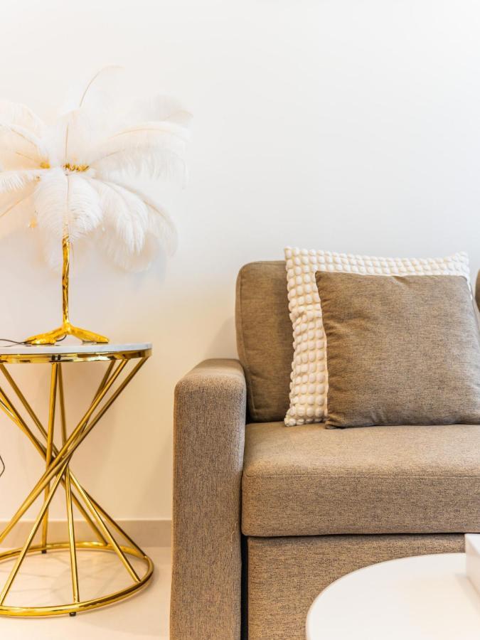 Downtown Decadence : A 1br Urban Sanctuary * Dubai