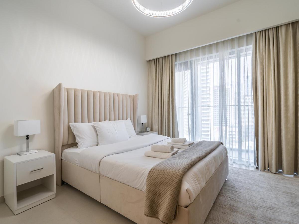 Downtown Decadence : A 1br Urban Sanctuary Apartment Dubai
