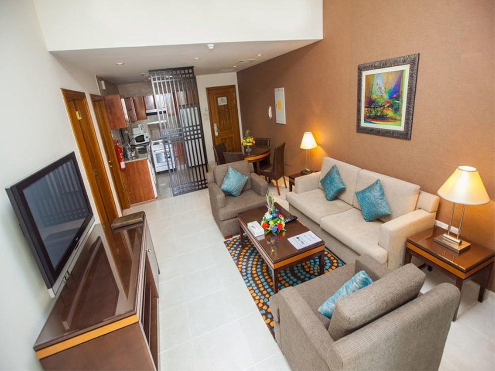 Xclusive Aparthotel 4*