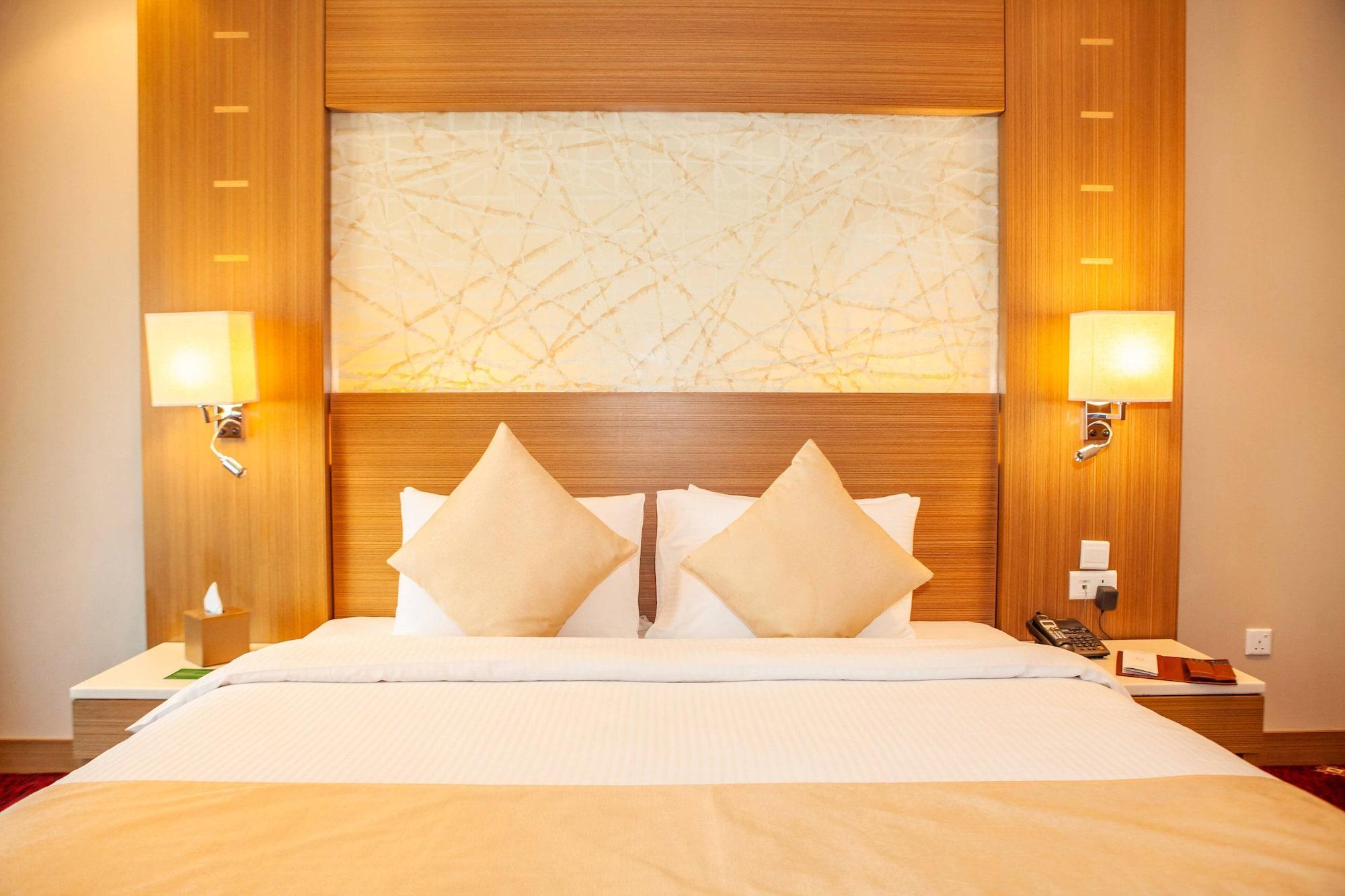 Hotel By Marriott Sheikh Zayed Road, 4*