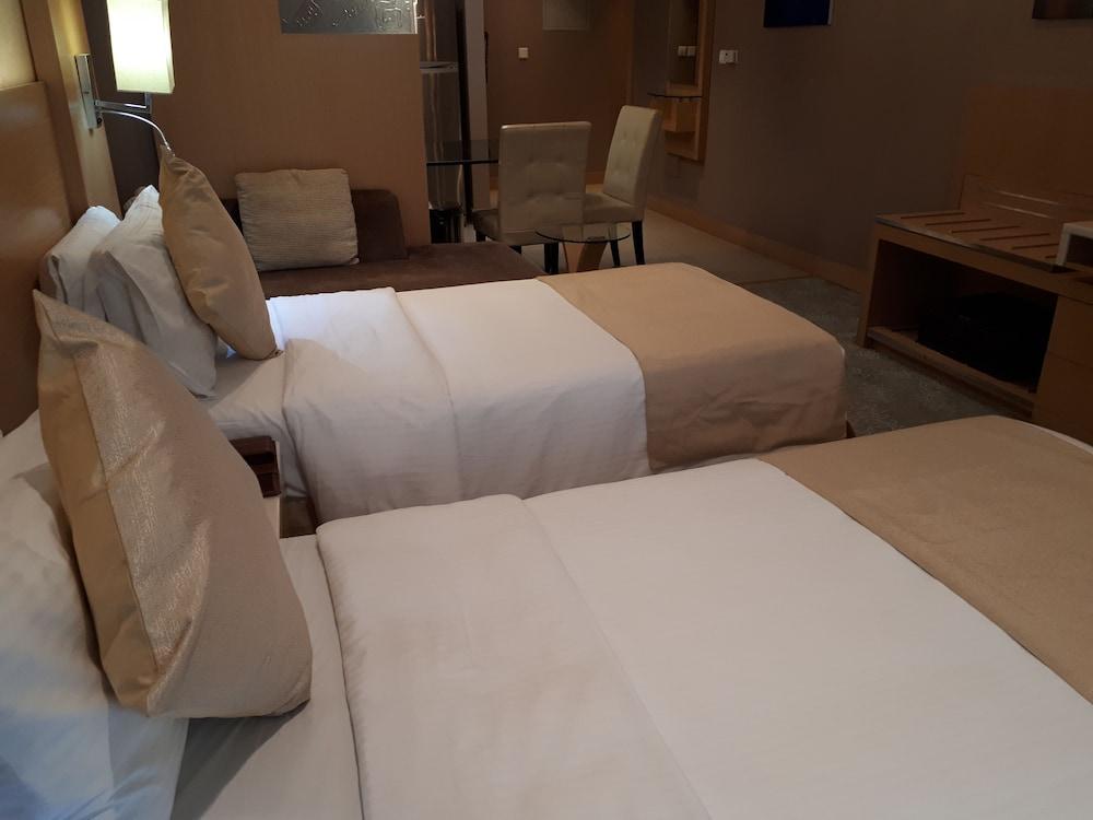 By Marriott Sheikh Zayed Road, 4*