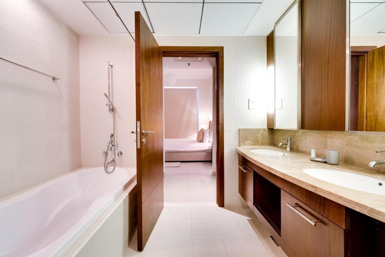 Apartment Spacious 2br With Central Location At Standpoint Tower *
