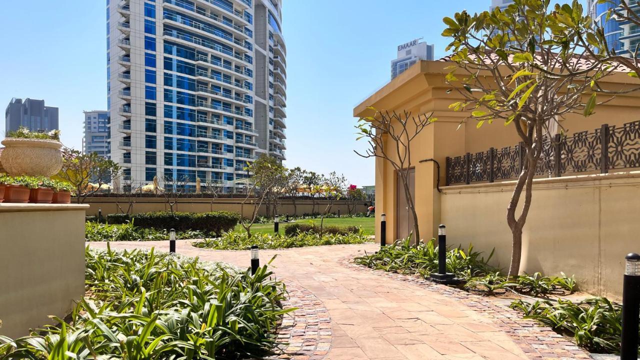 Ampus * Dubai