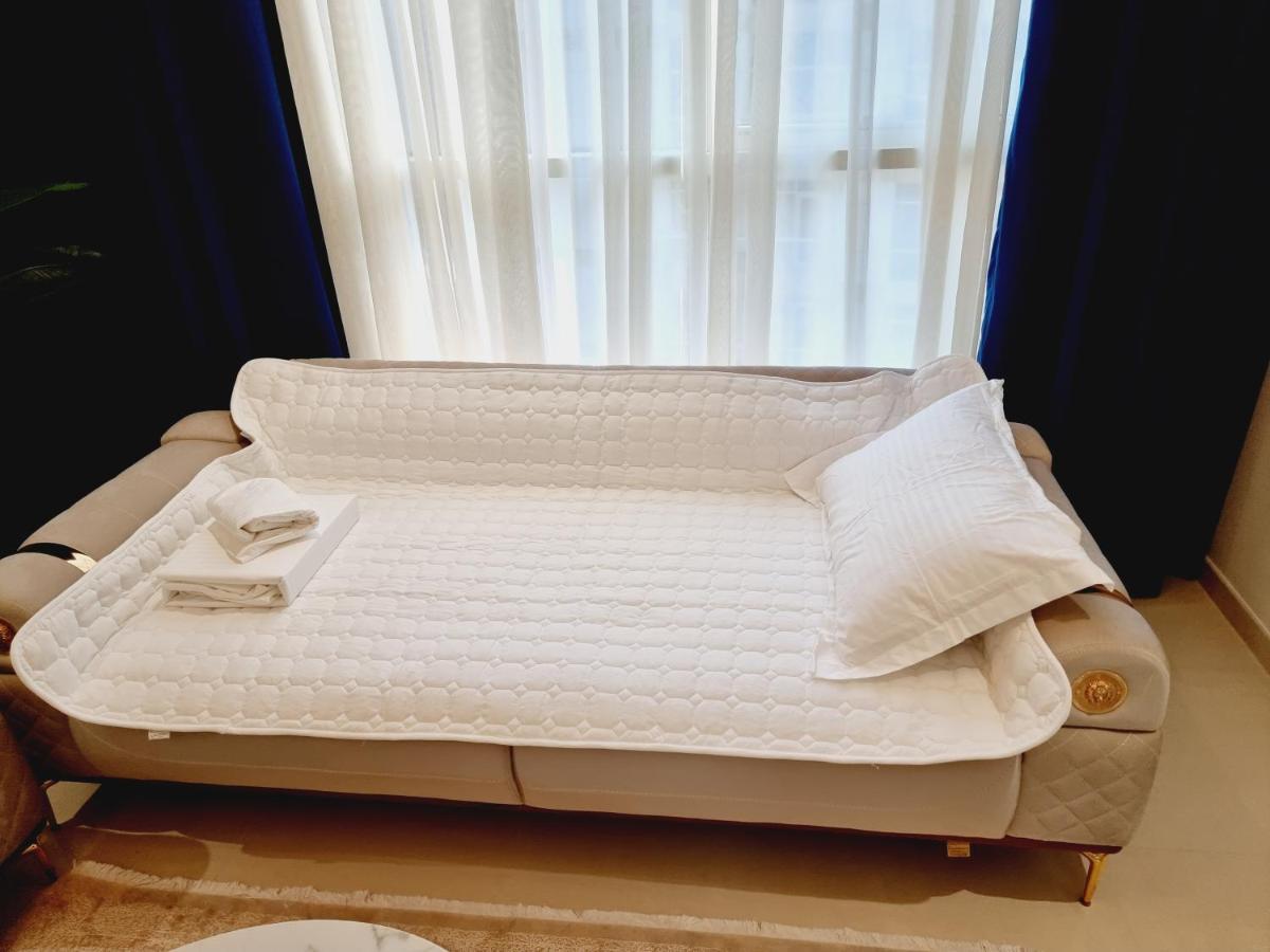 Dunya Tower Luxury And 2 Min Walk To Mall And Burj Khalifa In Heart Of Downtown *