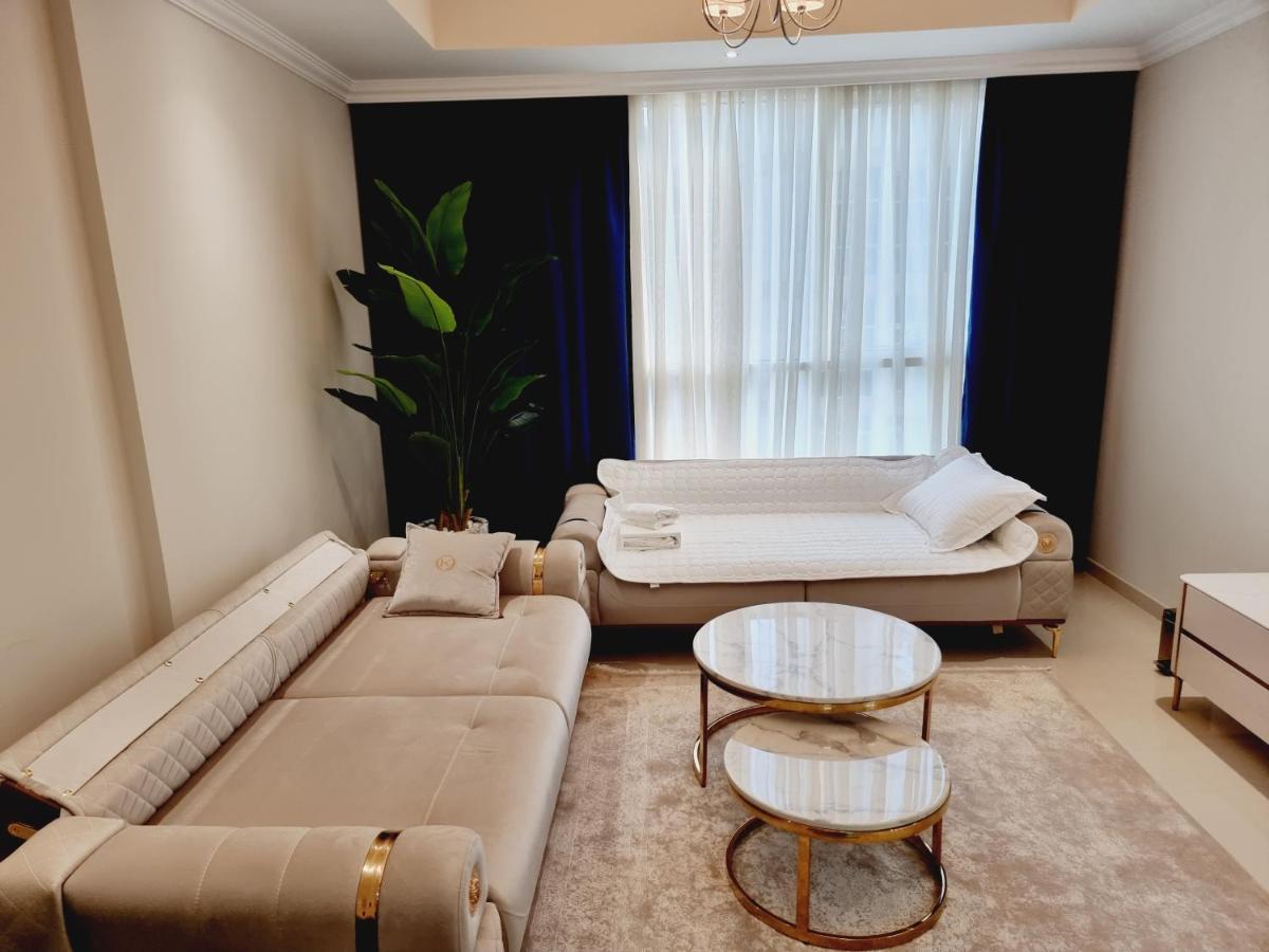 Apartment Dunya Tower Luxury And 2 Min Walk To Mall And Burj Khalifa In Heart Of Downtown