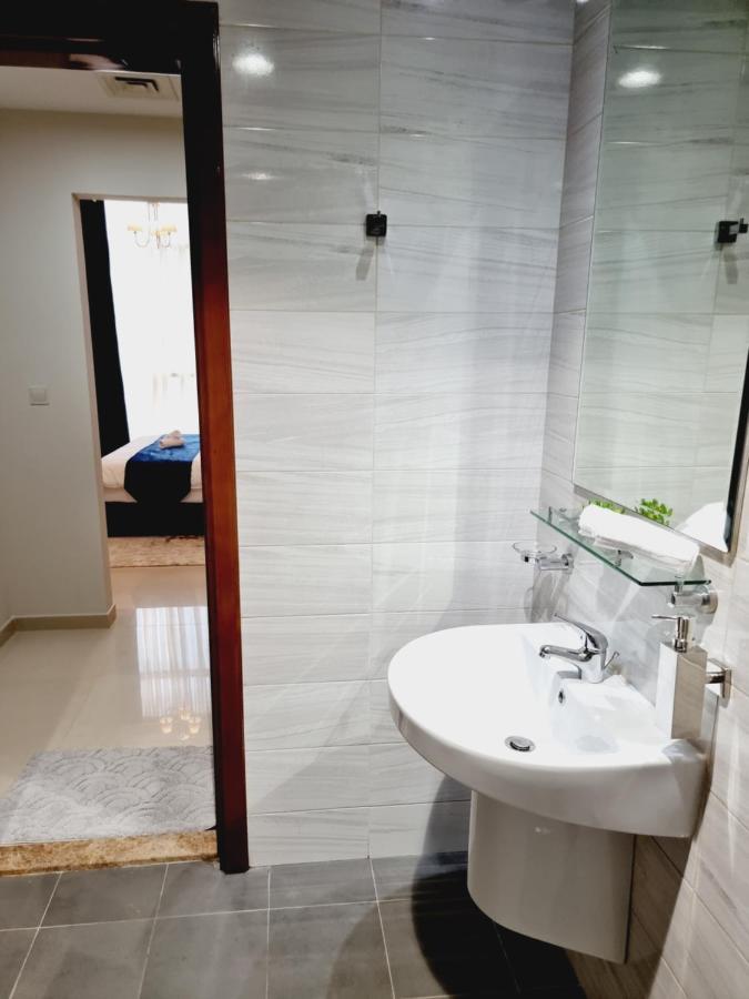 Dunya Tower Luxury And 2 Min Walk To Mall And Burj Khalifa In Heart Of Downtown