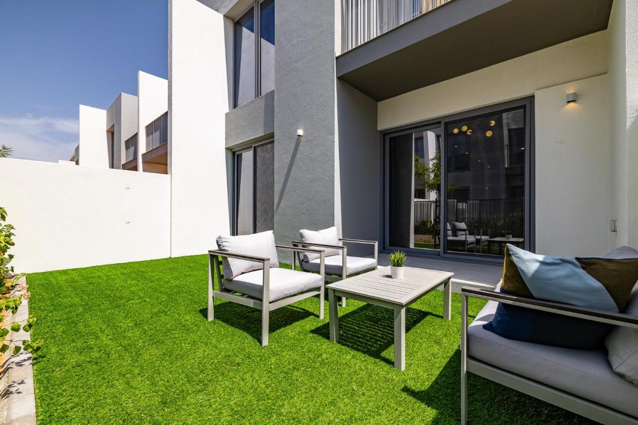 Exclusive Spacious I Garden I Maid * Dubai