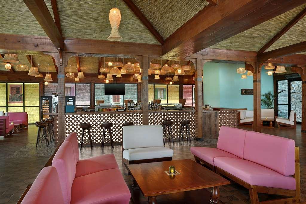 Anantara World Islands Hotel *