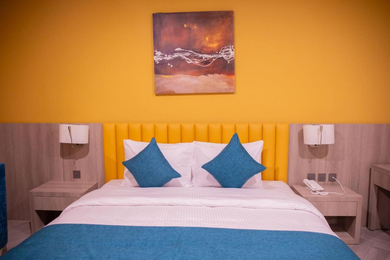 Otel Six Seasons