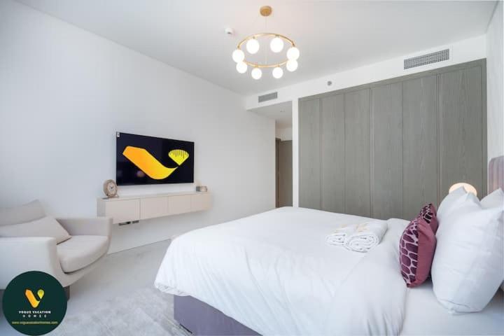 Vogue Lagoon District One Apartment *