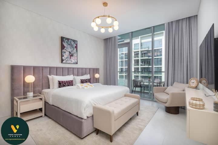 Apartment Vogue Lagoon District One Dubai