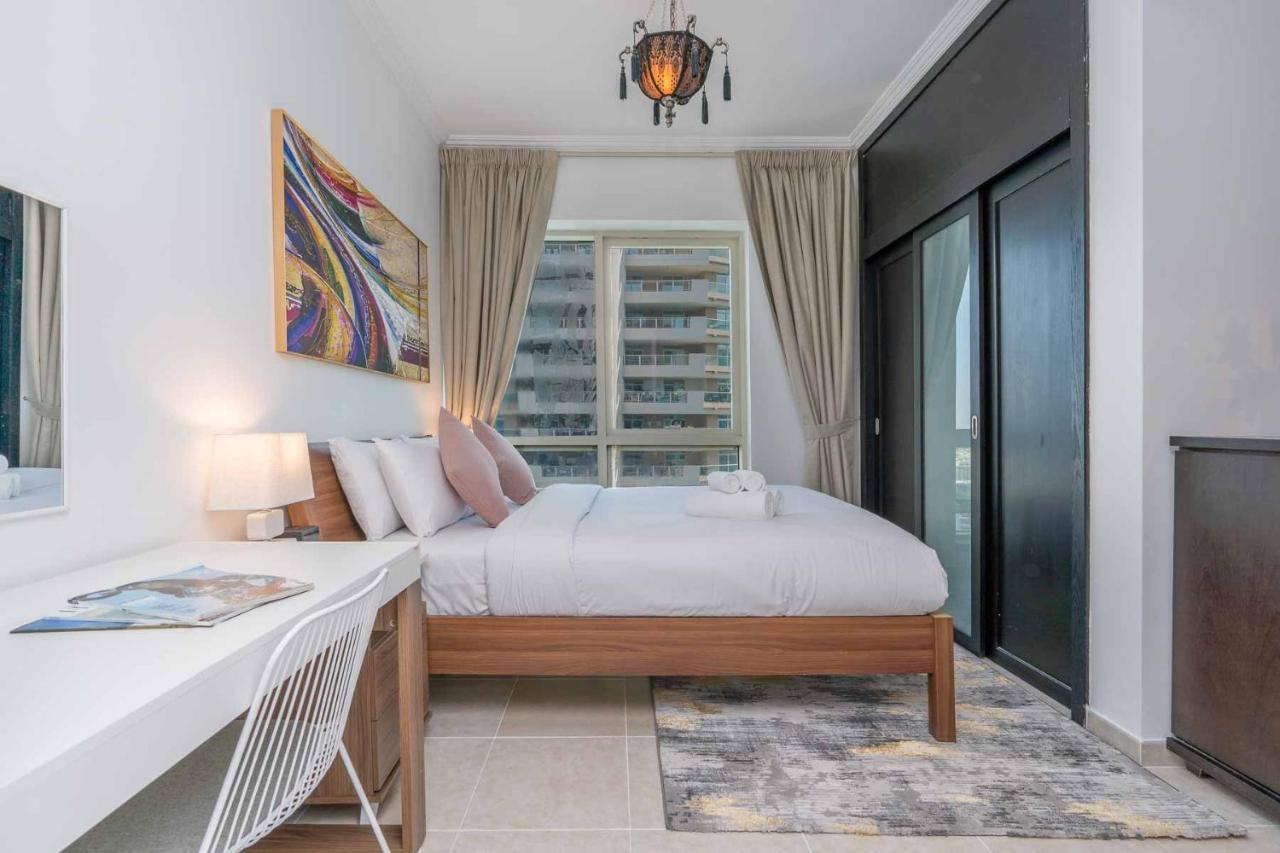 Charming 1 Bedroom - Close To Metro Apartment *