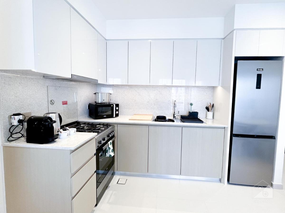 Apartment Luxury Burj Royale Modern View Balcony *