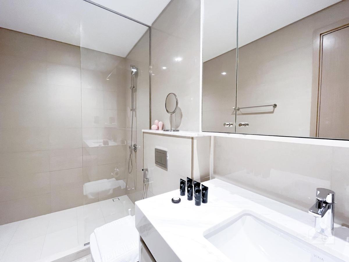 Luxury Burj Royale Modern View Balcony Apartment *