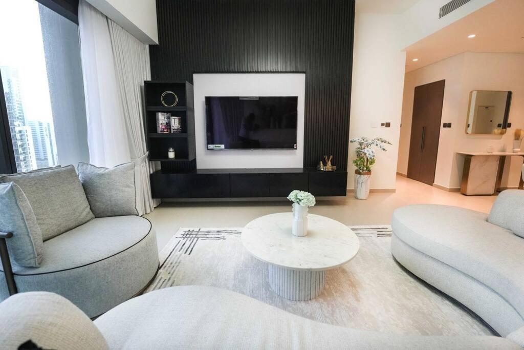 Luxurious 2br Next To Mall With Full Burj Khalifa View