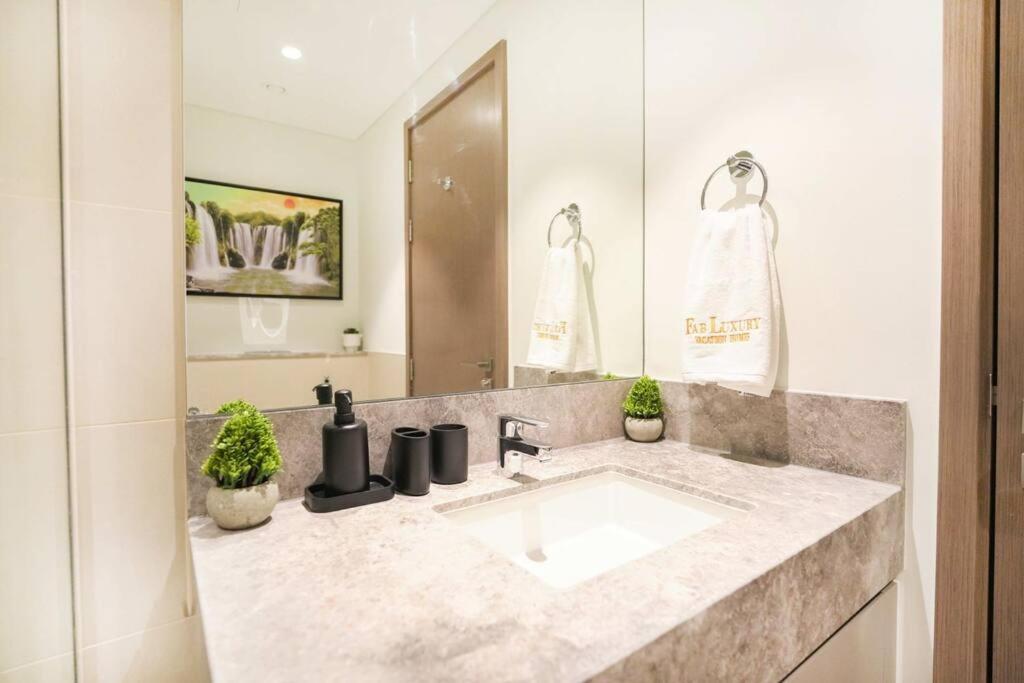 Apartment Luxurious 2br Next To Mall With Full Burj Khalifa View *