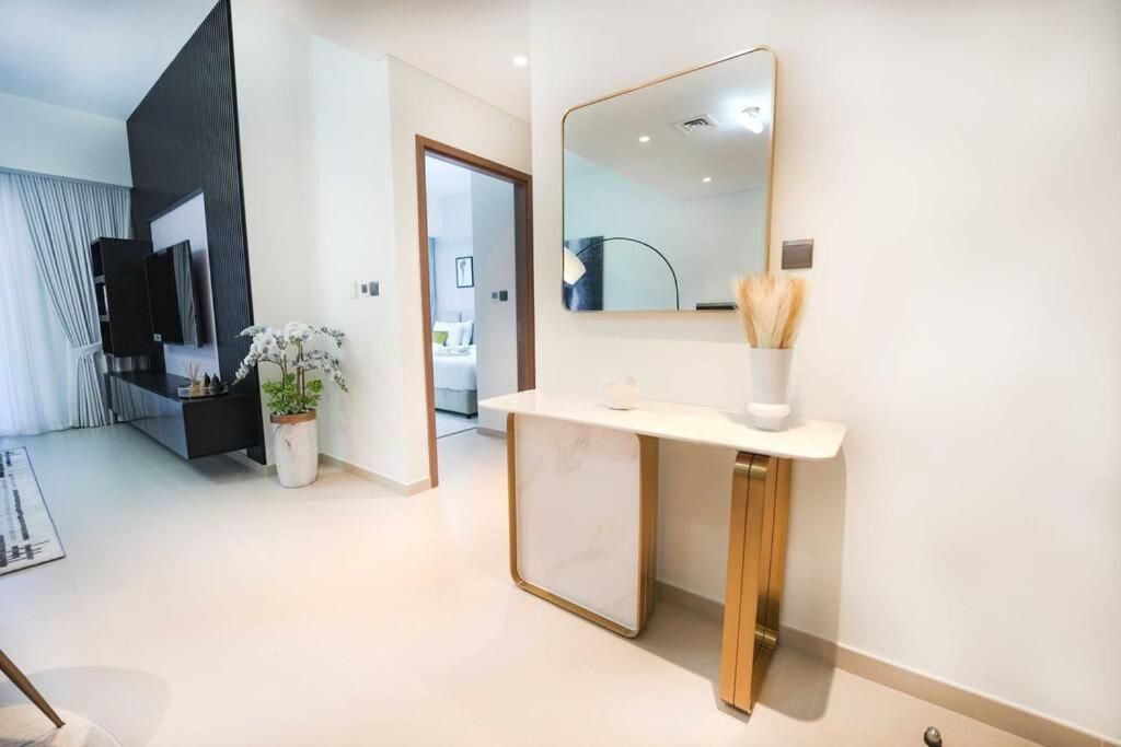 Apartment Luxurious 2br Next To Mall With Full Burj Khalifa View Dubai