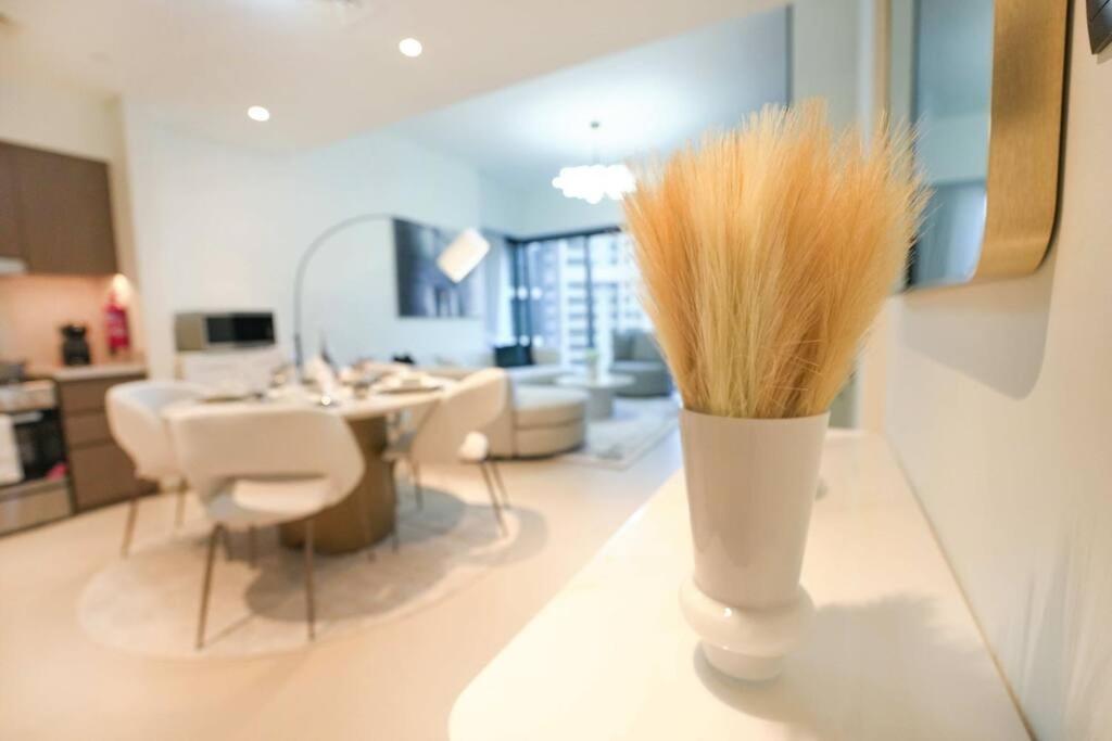 Apartment Luxurious 2br Next To Mall With Full Burj Khalifa View