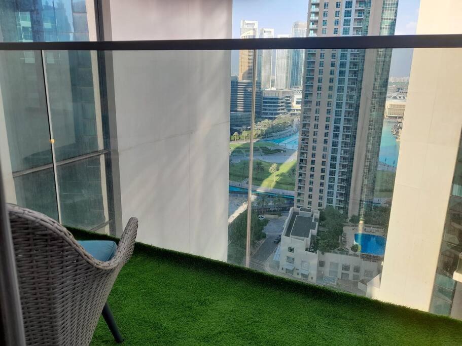 Luxurious 2br Next To Mall With Full Burj Khalifa View Dubai