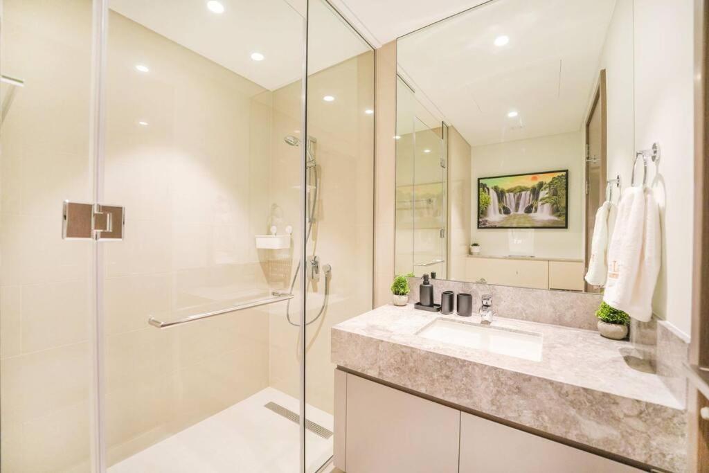 Luxurious 2br Next To Mall With Full Burj Khalifa View Dubai