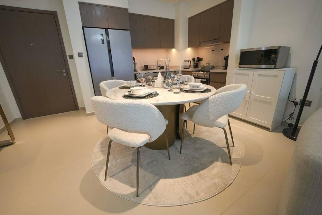 Luxurious 2br Next To Mall With Full Burj Khalifa View Dubai