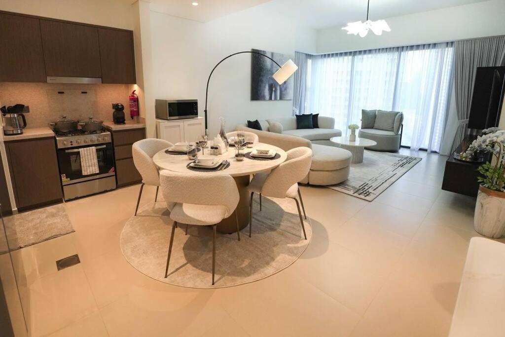 Luxurious 2br Next To Mall With Full Burj Khalifa View Dubai