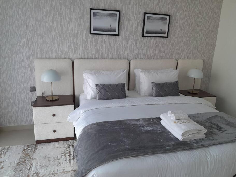 Luxurious 2br Next To Mall With Full Burj Khalifa View Apartment