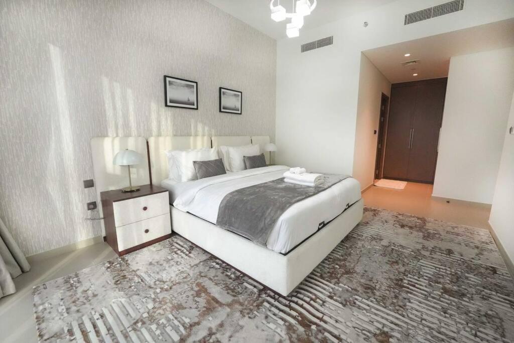 Luxurious 2br Next To Mall With Full Burj Khalifa View