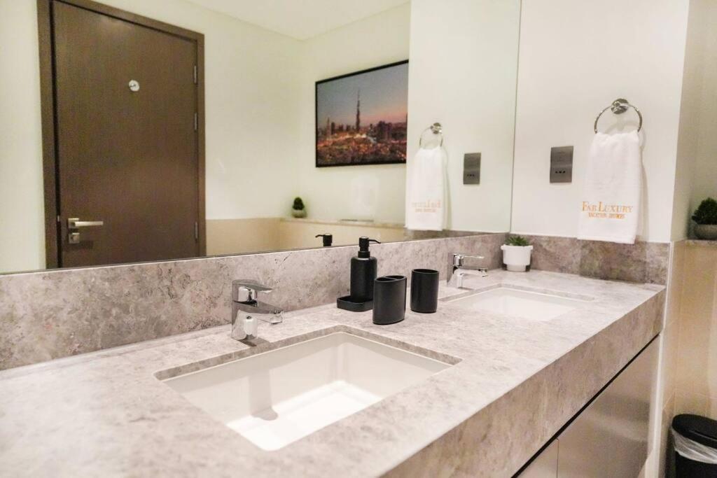 Apartment Luxurious 2br Next To Mall With Full Burj Khalifa View