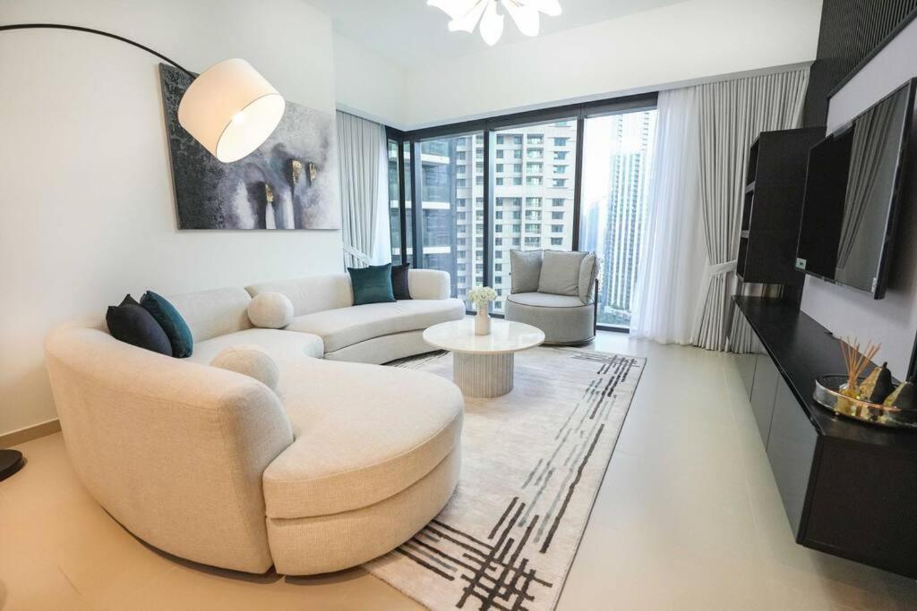 Apartment Luxurious 2br Next To Mall With Full Burj Khalifa View *
