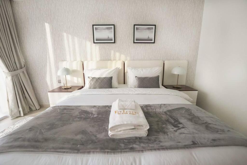 Apartment Luxurious 2br Next To Mall With Full Burj Khalifa View