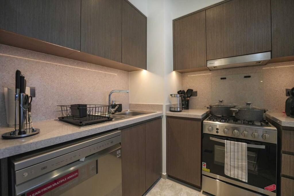 Apartment Luxurious 2br Next To Mall With Full Burj Khalifa View